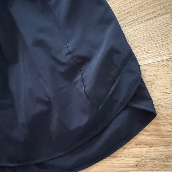 lululemon athletica Black Women's Skirt built in shorts sz 4 inner tag intact - Picture 4 of 5